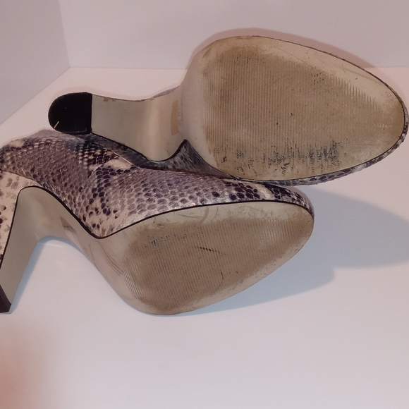 Ladie's Heels - Picture 7 of 8